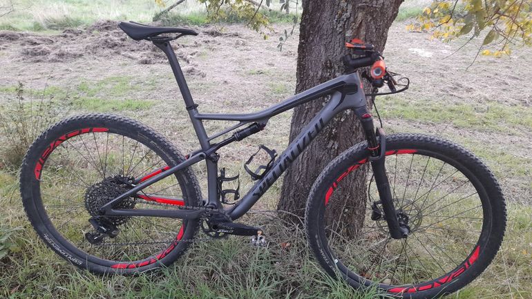 Used Specialized Men's Epic Expert 2019 2019 Mountainbike — image 1 of 13