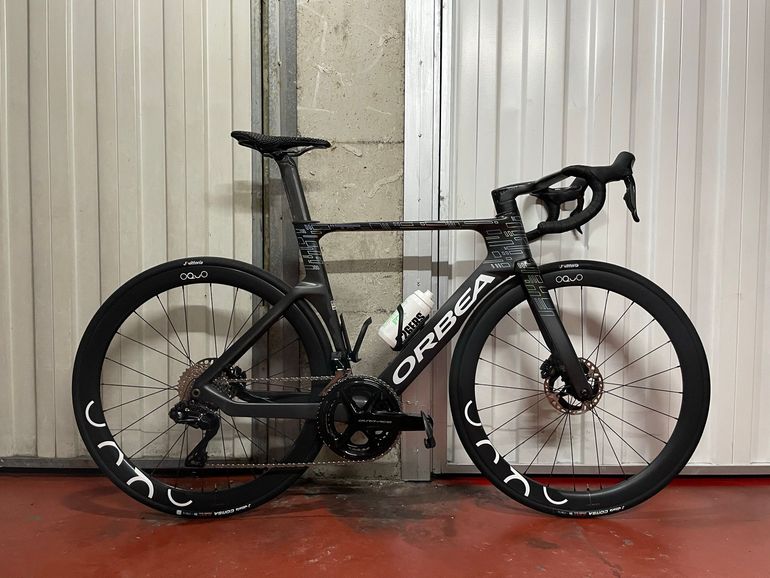 Tweedehands Orbea Orca Shimano Dura Ace Di2 2024 Road & Gravel — afbeelding 1 van 12