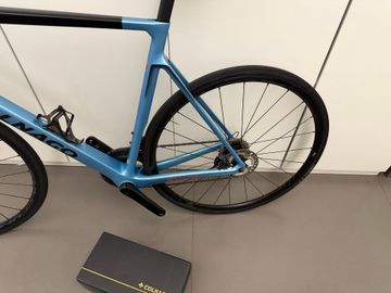 Used Colnago v4 Custom Shimano Ultegra Di2 2025 Road & Gravel, Blue — image 6 of 12