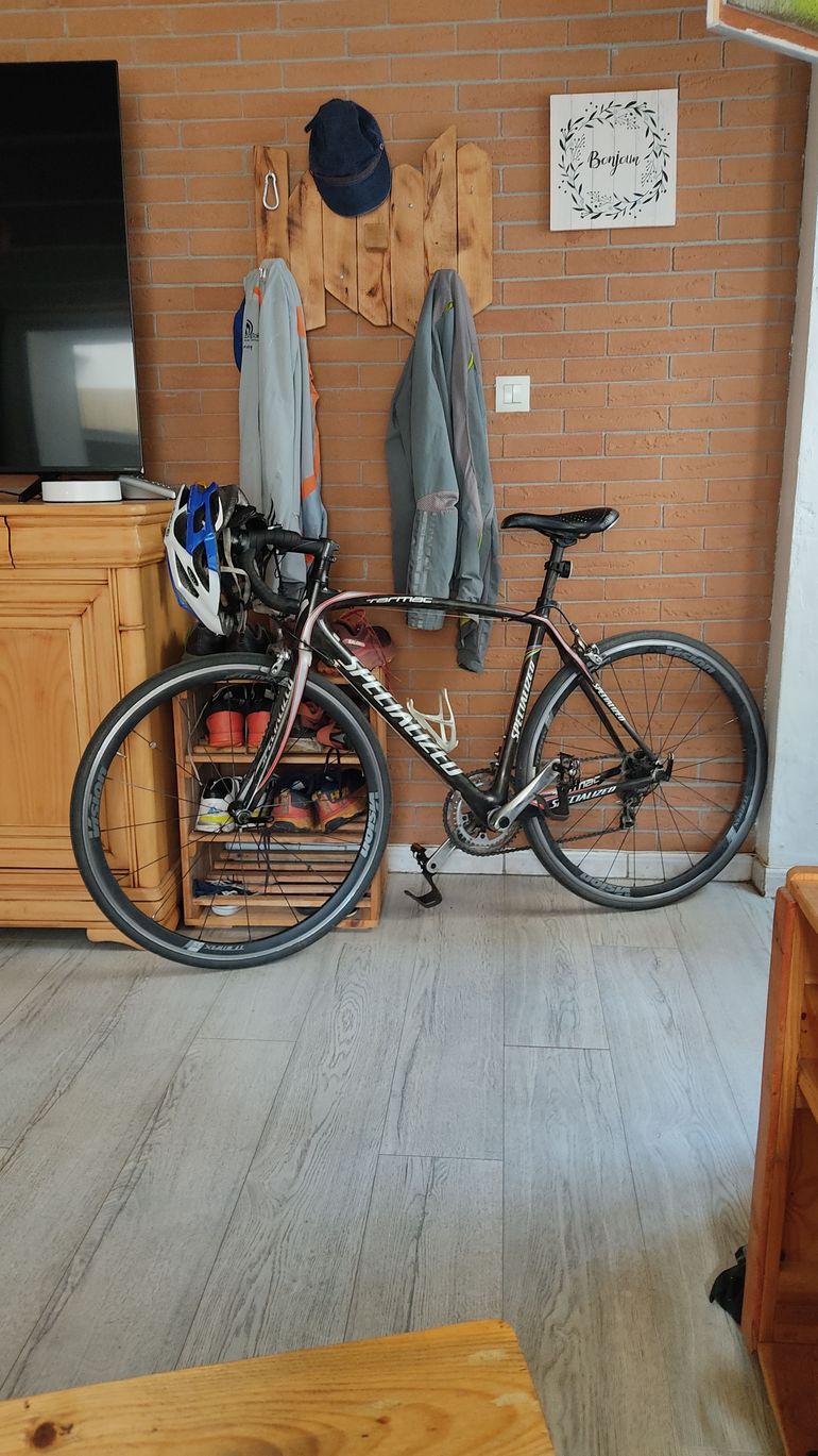 Used Specialized Tarmac Elite 2015 2015 Road & Gravel — image 1 of 9