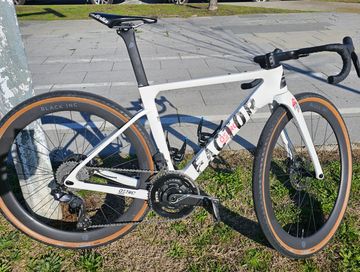 Käytetty Factor Ostro Shimano GRX Di2 2024 Road & Gravel — kuva 8 / 9