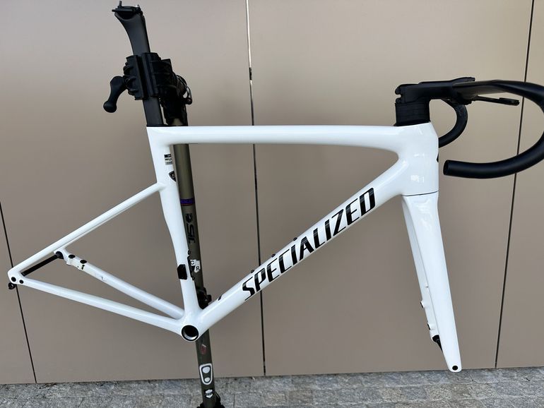 Used Specialized Tarmac SL8 Expert - Shimano Ultegra Di2 2025 Frameset 2025 Road & Gravel, White — image 16 of 17