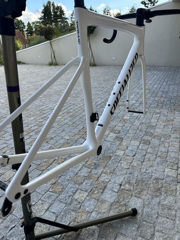Used Specialized Tarmac SL8 Expert - Shimano Ultegra Di2 2025 Frameset 2025 Road & Gravel, White — image 13 of 17