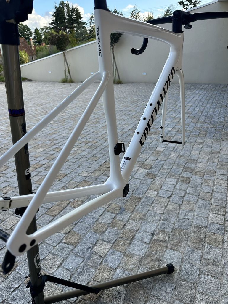 Used Specialized Tarmac SL8 Expert - Shimano Ultegra Di2 2025 Frameset 2025 Road & Gravel, White — image 13 of 17