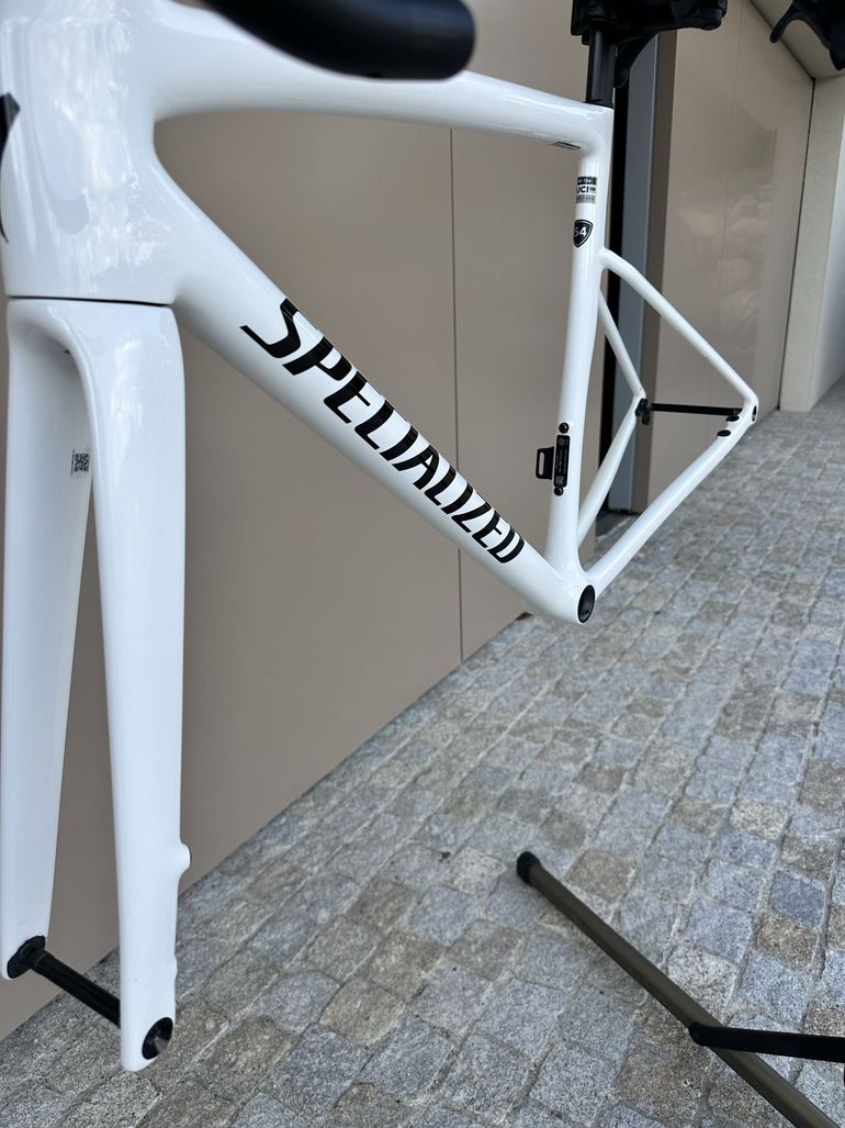 Used Specialized Tarmac SL8 Expert - Shimano Ultegra Di2 2025 Frameset 2025 Road & Gravel, White — image 11 of 17