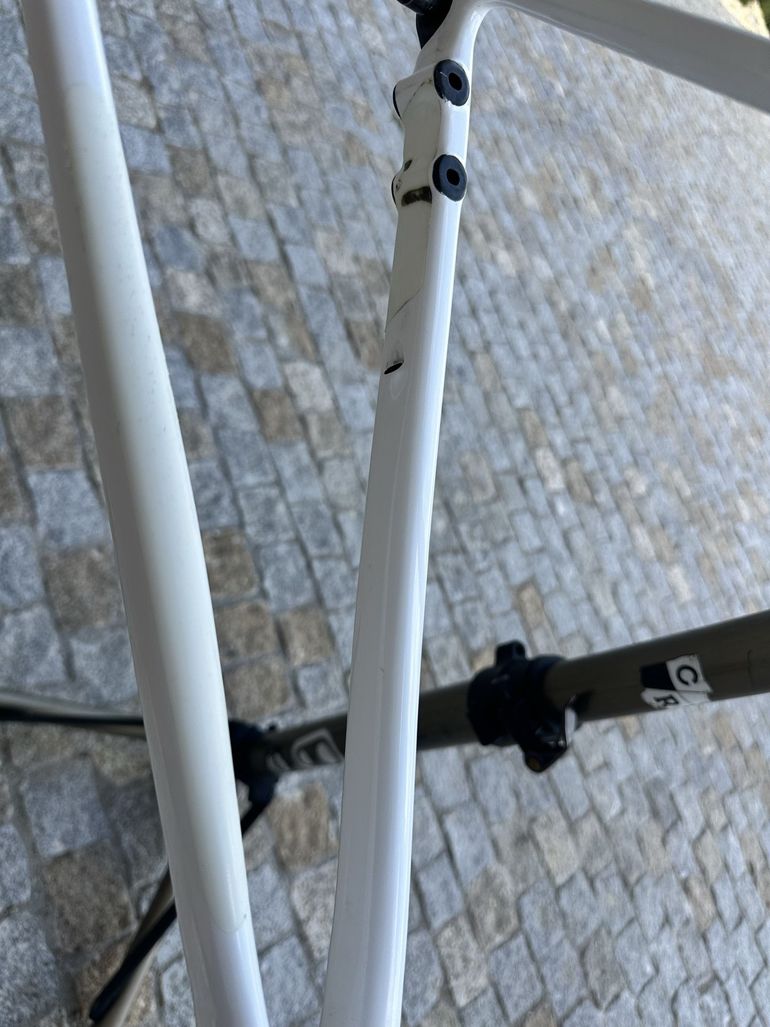 Used Specialized Tarmac SL8 Expert - Shimano Ultegra Di2 2025 Frameset 2025 Road & Gravel, White — image 9 of 17