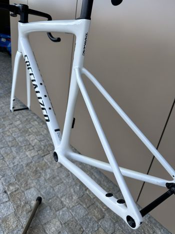 Used Specialized Tarmac SL8 Expert - Shimano Ultegra Di2 2025 Frameset 2025 Road & Gravel, White — image 12 of 17