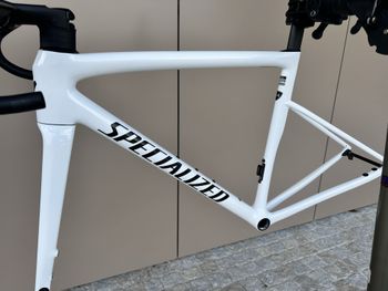 Used Specialized Tarmac SL8 Expert - Shimano Ultegra Di2 2025 Frameset 2025 Road & Gravel, White — image 15 of 17