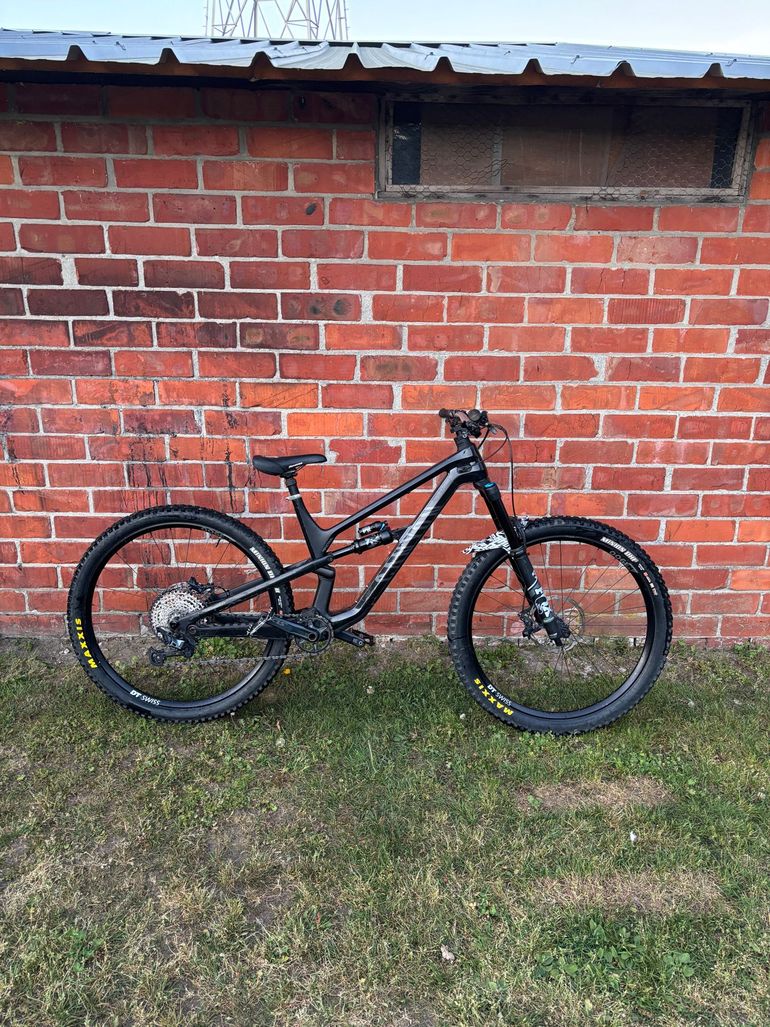 Used Canyon Spectral 29 CF 7 2022 2022 Mountainbike — image 1 of 9