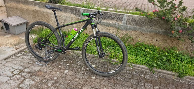 Used trek superfly 9.8 carbonio tg 18.5 Trek superfly 9.8 carbonio tg 18.5 Custom SRAM GX 2016 Mountainbike, Black, 29 — image 2 of 8