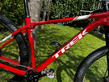 Used Trek Procaliber 6 2019 2019 Mountainbike, Red, 27.5, 29 — image 2 of 9