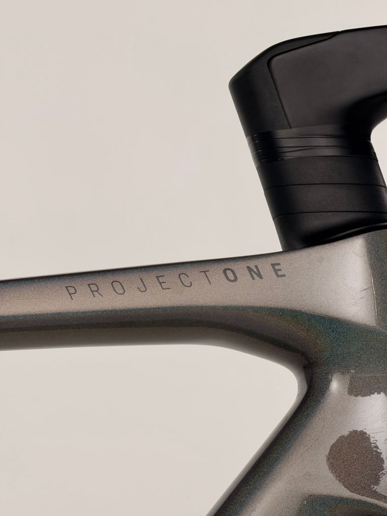 Used Trek Madone SLR 8 AXS 2025 Road & Gravel, Hellgrau — image 4 of 9