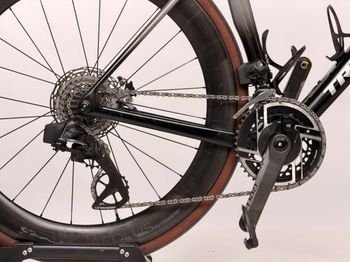 Used Trek Madone SLR 8 AXS 2025 Road & Gravel, Hellgrau — image 7 of 9