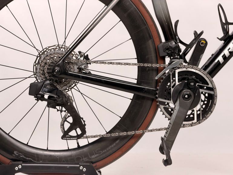 Used Trek Madone SLR 8 AXS 2025 Road & Gravel, Hellgrau — image 7 of 9