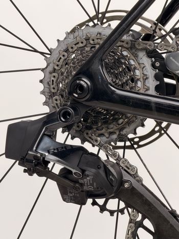 Used Trek Madone SLR 8 AXS 2025 Road & Gravel, Hellgrau — image 5 of 9