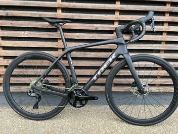 Trek Domane SLR 6 T54 Custom Shimano 105 Di2 2024 Road & Gravel de segunda mano