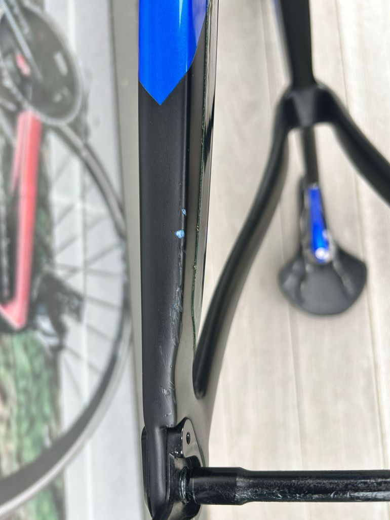 Used Pinarello Dogma F Disc 2023 Frameset 2023 Road & Gravel, Blue — image 18 of 18