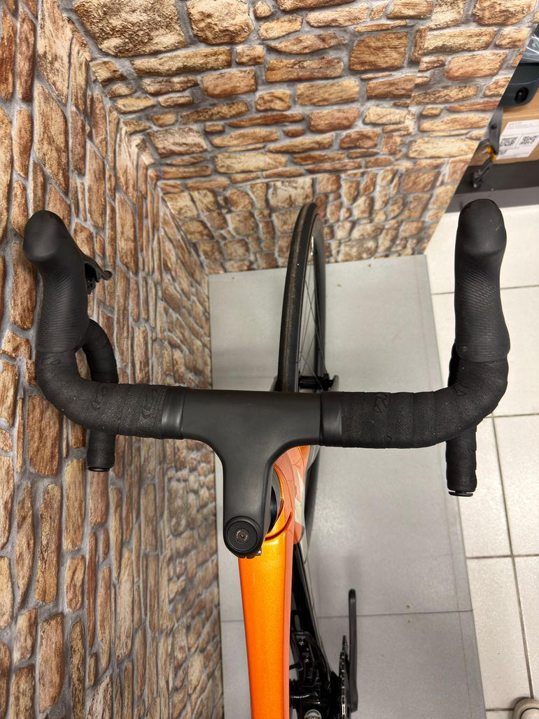 Used Trek Émonda SL 7 Disc eTap 2022 2022 Road & Gravel — image 6 of 9
