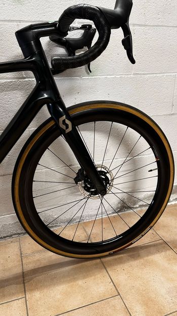 Used Scott Addict RC 20 2023 2023 Road & Gravel, Schwarz — image 5 of 8