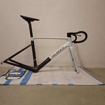 Used Scott Addict RC Pro 2025 Frameset 2025 Road & Gravel, White — image 3 of 8