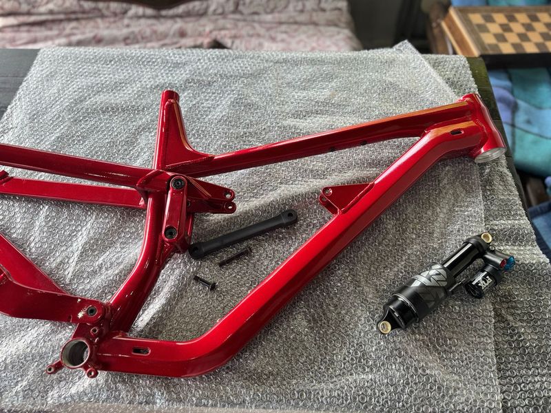 Used Canyon Torque 29 AL 5 2023 Frameset 2023 Mountainbike, Red, 29 — image 1 of 12