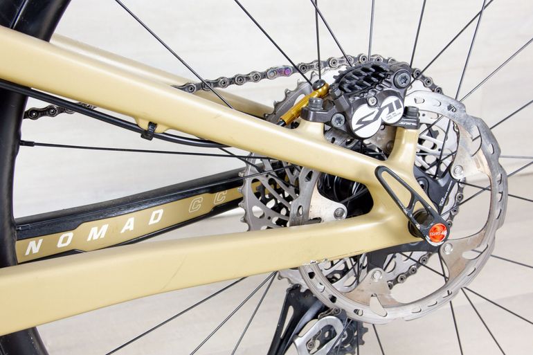 Used Santa Cruz Nomad CC 2020 Mountainbike, Orange — image 12 of 16
