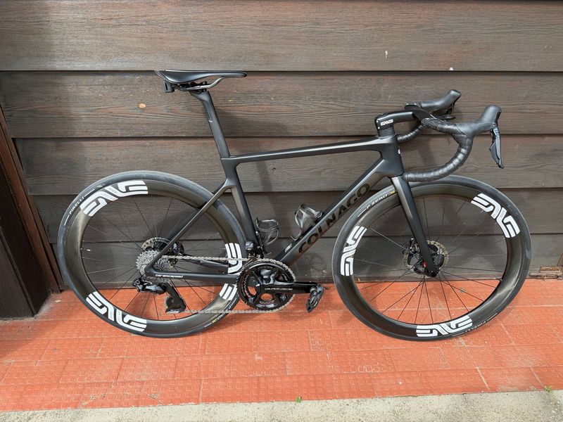 Brugt Colnago V4Rs Disc Dura-Ace Di2 9200 w/ENVE SES 3.4 Wheels 2024 2024 Road & Gravel