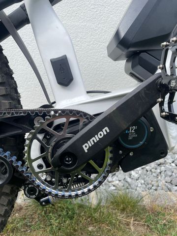Gebrauchtes MiTech Szenario Pinion E1.12 Motor & Gearbox 2025 Mountainbike, Weiß — Bild 3 von 7