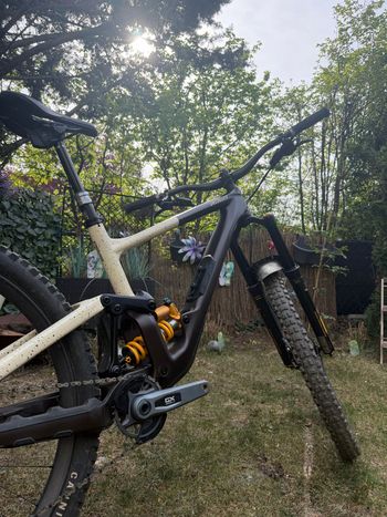 Used Specialized Enduro LTD 2023 2023 Mountainbike, Negro — image 3 of 6