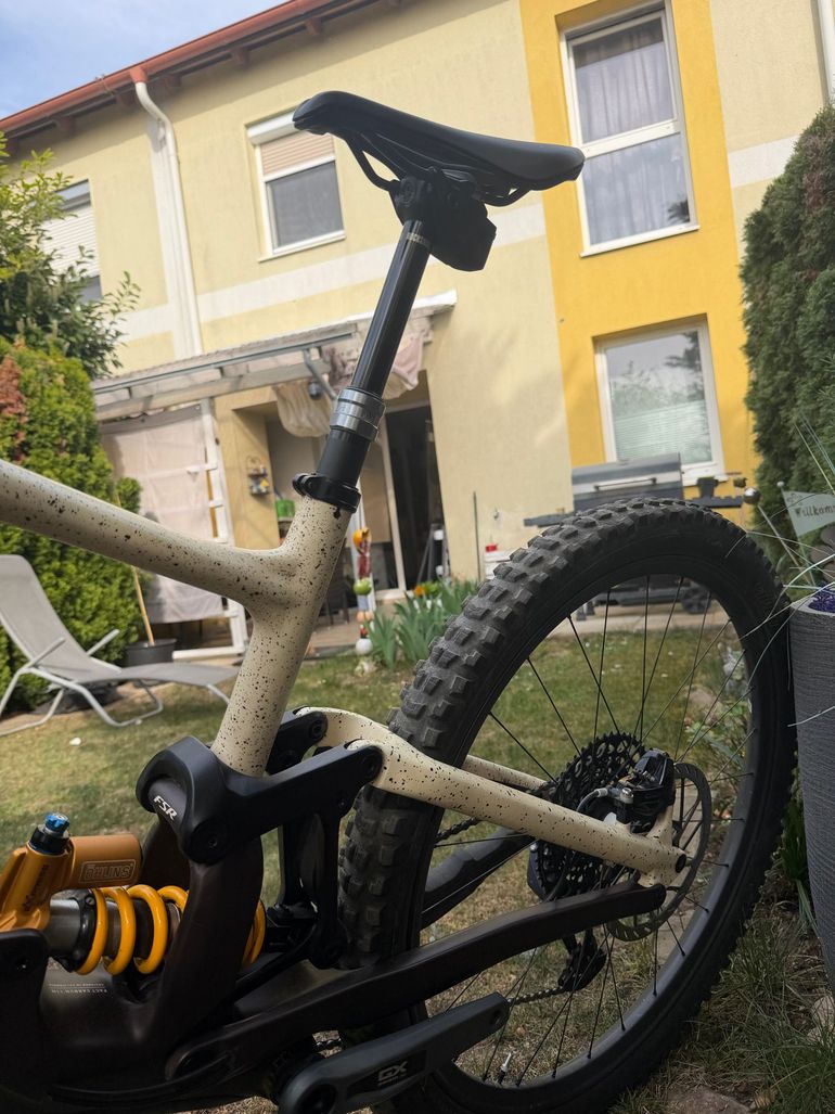 Used Specialized Enduro LTD 2023 2023 Mountainbike, Negro — image 4 of 6