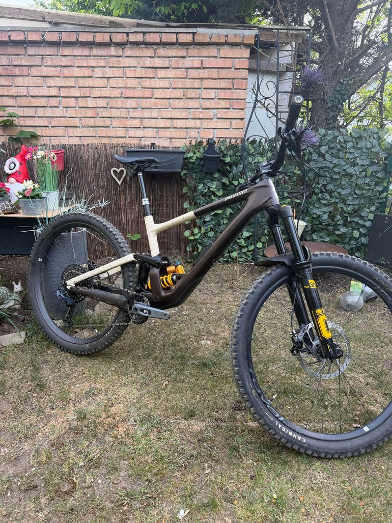 Used Specialized Enduro LTD 2023 2023 Mountainbike, Negro — image 1 of 6