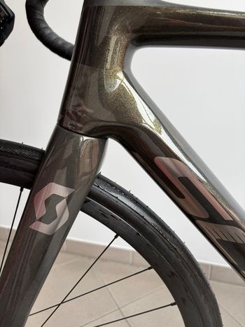 Used Scott Addict RC 40 2024 2024 Road & Gravel, Green — image 6 of 7