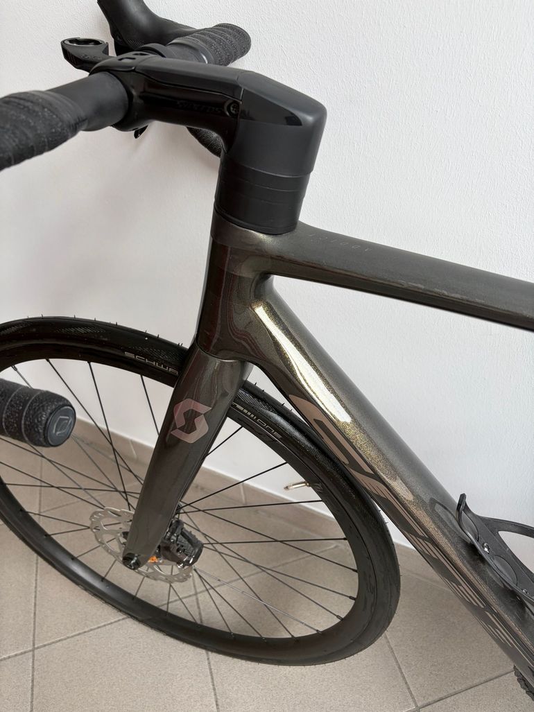 Used Scott Addict RC 40 2024 2024 Road & Gravel, Green — image 2 of 7