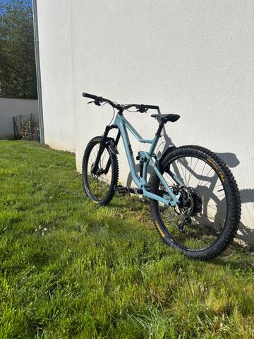 Rose Root Miller 2025 Mountainbike d'occasion — image 5 sur 5