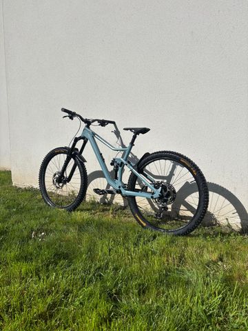 Rose Root Miller 2025 Mountainbike d'occasion — image 2 sur 5