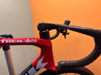 Used Trek Émonda SLR 7 eTap 2021 2021 Road & Gravel — image 16 of 17