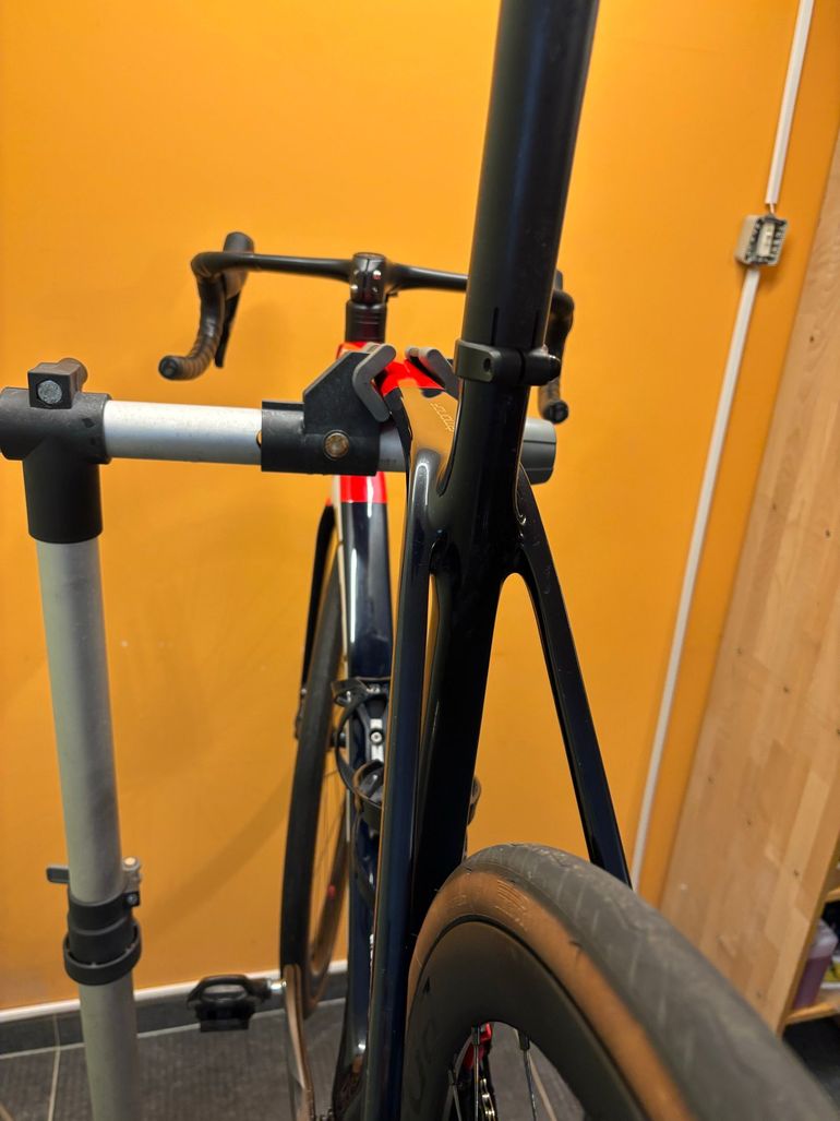 Used Trek Émonda SLR 7 eTap 2021 2021 Road & Gravel — image 12 of 17