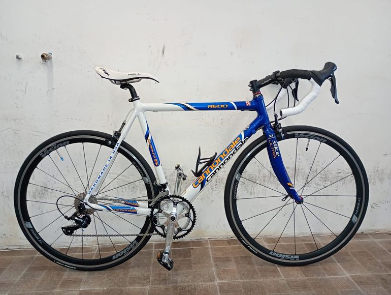 Used Cannondale Corsa 2010 Road & Gravel, Blau — image 1 of 12