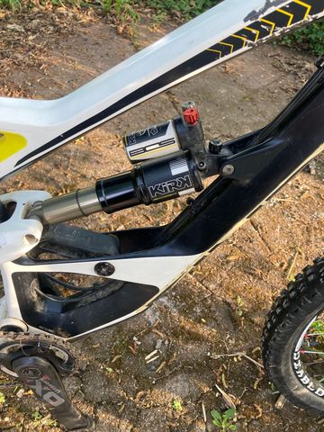 Używany YT Industries Capra Cf Pro 2015 2015 Mountainbike — zdjęcie 2 z 8