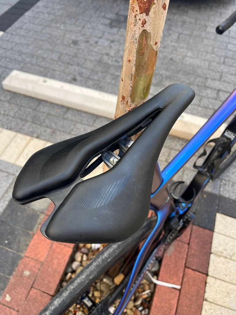 Used Pinarello DOGMA F DURA ACE Di2 2025 2025 Road & Gravel, Violett — image 8 of 8