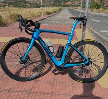 Used Pinarello DOGMA F DURA ACE Di2 2025 2025 Road & Gravel, Violett — image 2 of 8