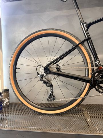 Used Giant Revolt Advanced 2 2026 2026 Road & Gravel, Black — image 4 of 5