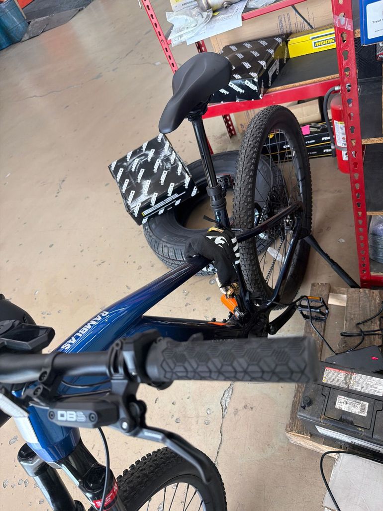 Used Aventon Ramblas SRAM NX Eagle 2026 Mountainbike, Blue — image 2 of 3