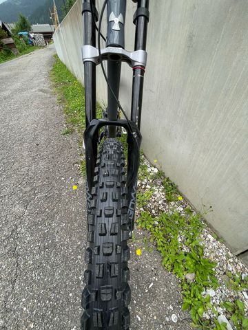 Nukeproof Dissent 290 Comp 2022 2022 Mountainbike d'occasion — image 3 sur 5