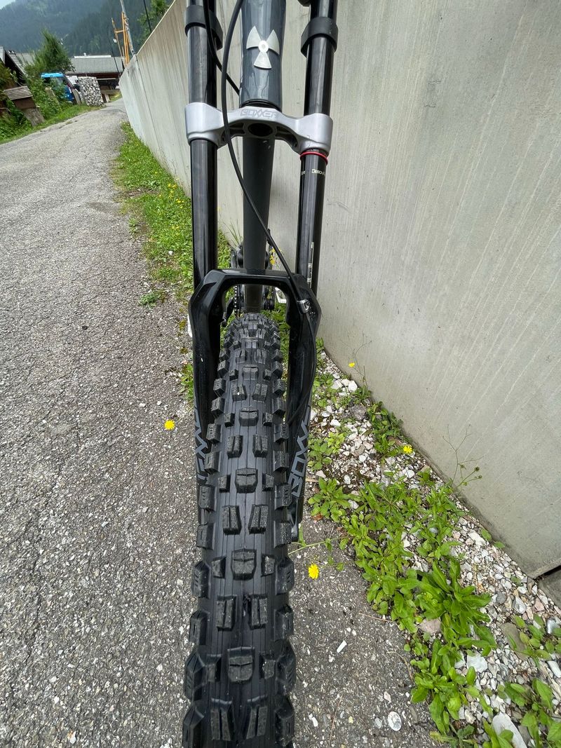 Nukeproof Dissent 290 Comp 2022 2022 Mountainbike d'occasion — image 3 sur 5
