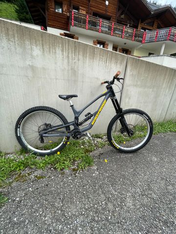 Nukeproof Dissent 290 Comp 2022 2022 Mountainbike d'occasion — image 1 sur 5