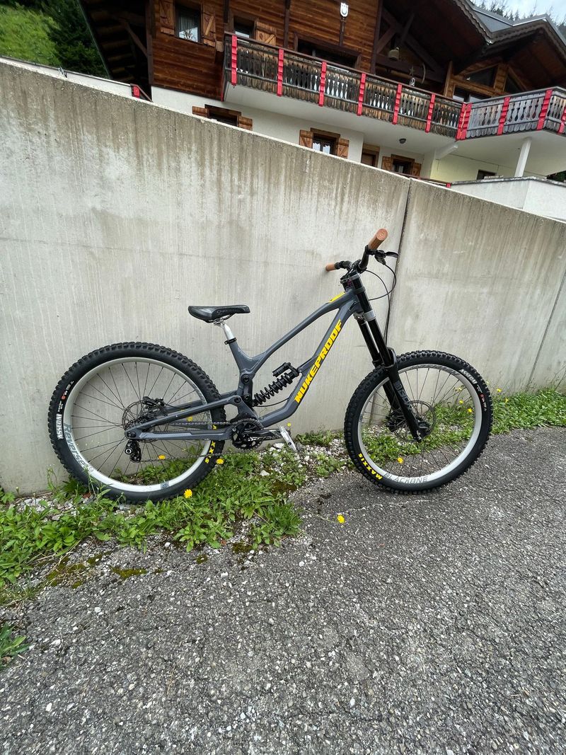 Nukeproof Dissent 290 Comp 2022 2022 Mountainbike d'occasion — image 1 sur 5