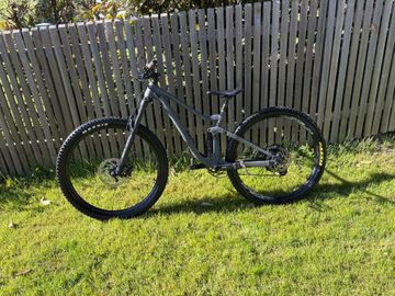 Used Scott Genius 950 2022 2022 Mountainbike, Light Gray, 29 — image 1 of 4