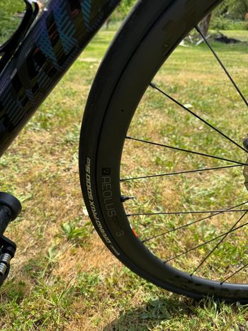 Used Specialized Tarmac Shimano Ultegra Di2 2019 Road & Gravel — image 7 of 8