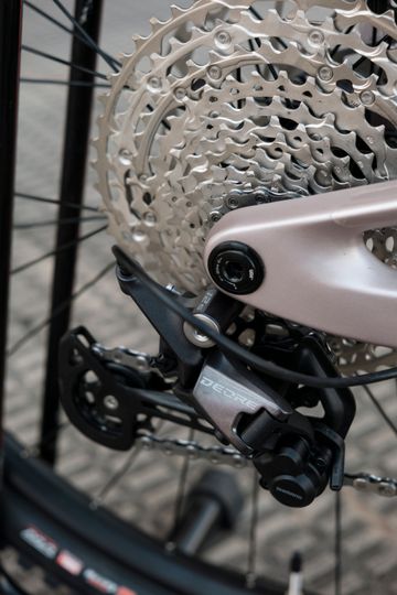 Used SCOR 4060 Shimano Deore 2024 Mountainbike, Light Gray — image 9 of 12